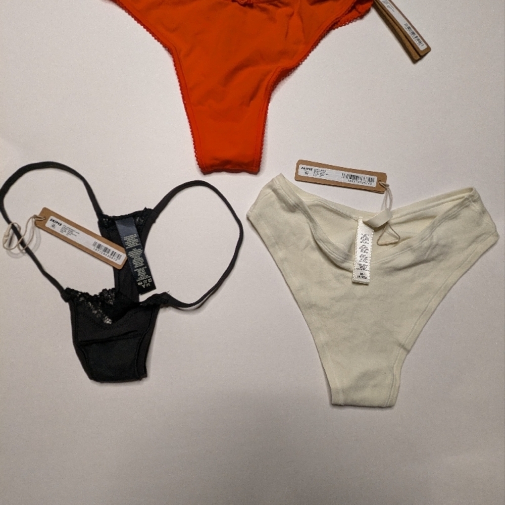 SKIMS Elegant Women's Intimates Set - Red, Black, White